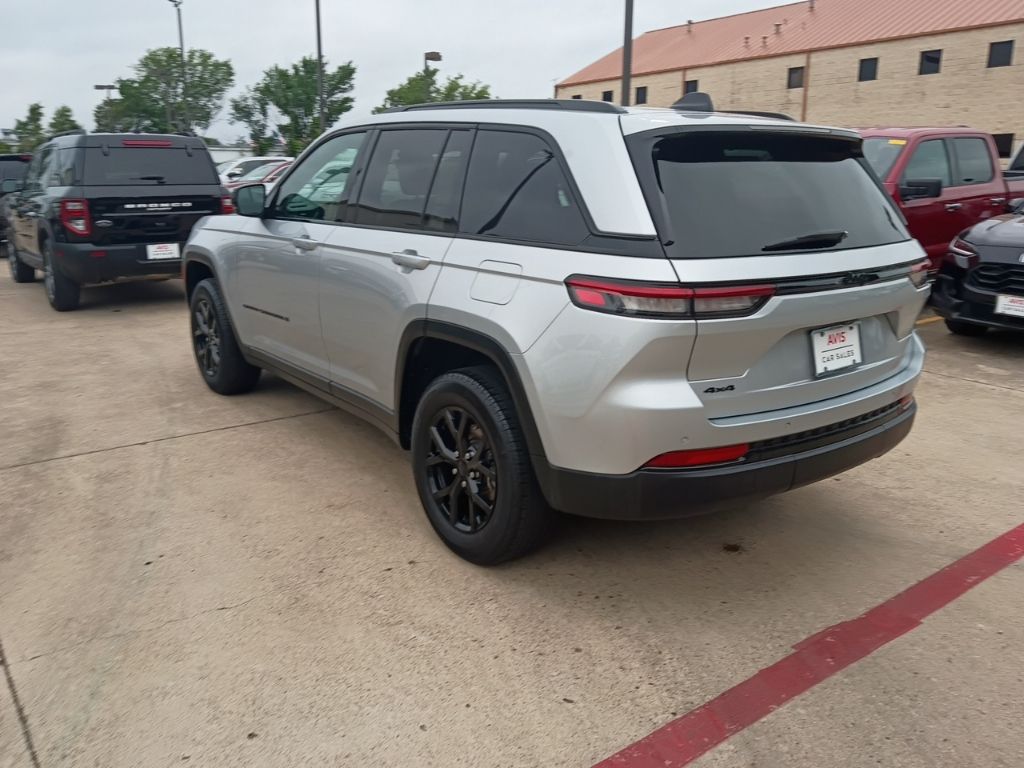 Thumbnail: 2025 Jeep Grand Cherokee - 8