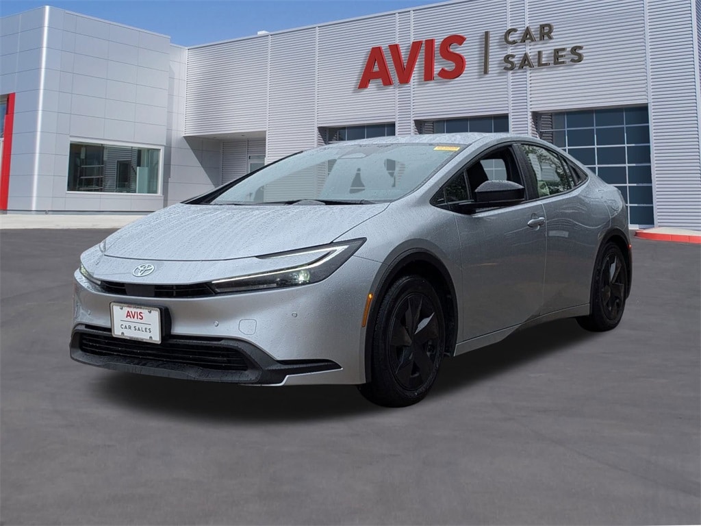 2025 Toyota Prius LE's photo