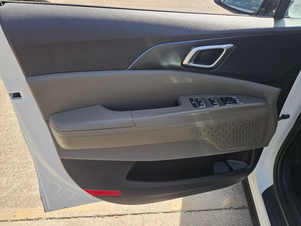 Thumbnail: 2025 Kia Carnival - 14