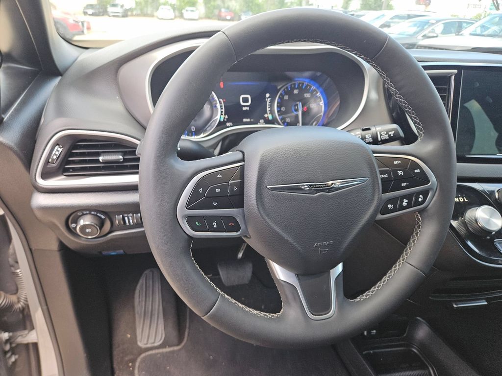 Thumbnail: 2025 Chrysler Pacifica - 17