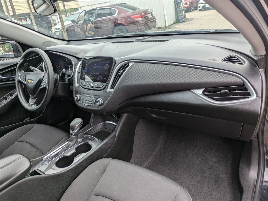 Thumbnail: 2023 Chevrolet Malibu - 32
