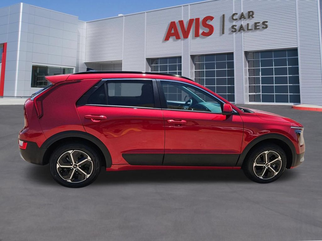 Thumbnail: 2025 Kia Niro - 7