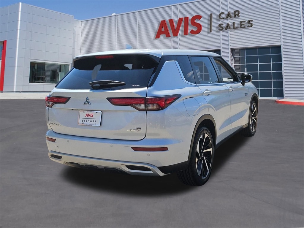 Thumbnail: 2023 Mitsubishi Outlander - 6