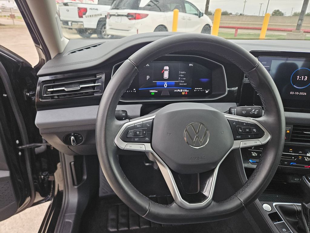 Thumbnail: 2025 Volkswagen Jetta - 18