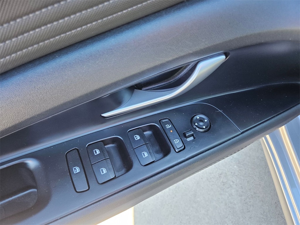 Thumbnail: 2025 Hyundai Elantra - 15