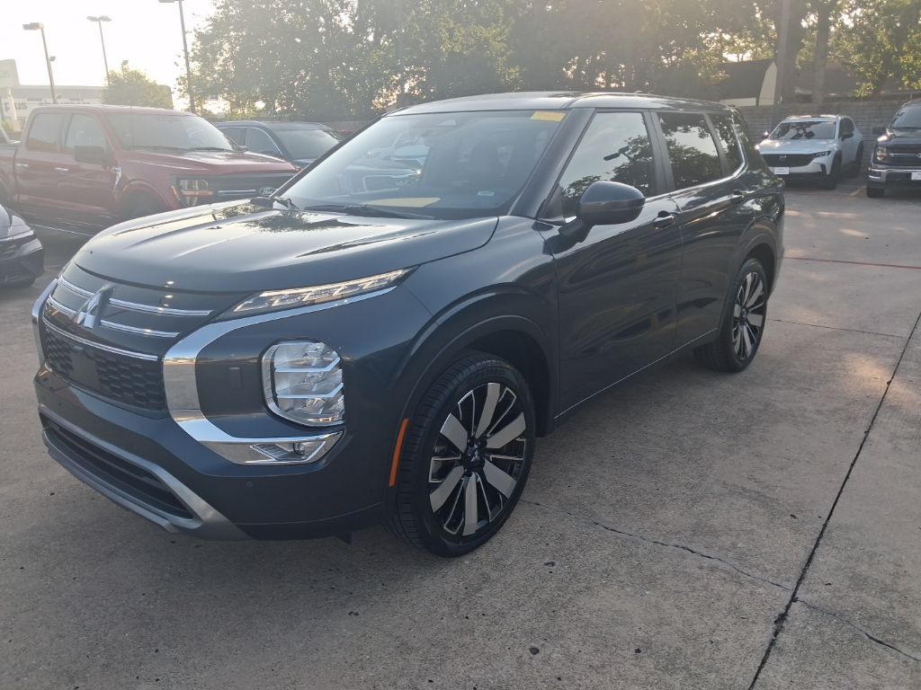2025 Mitsubishi Outlander's photo
