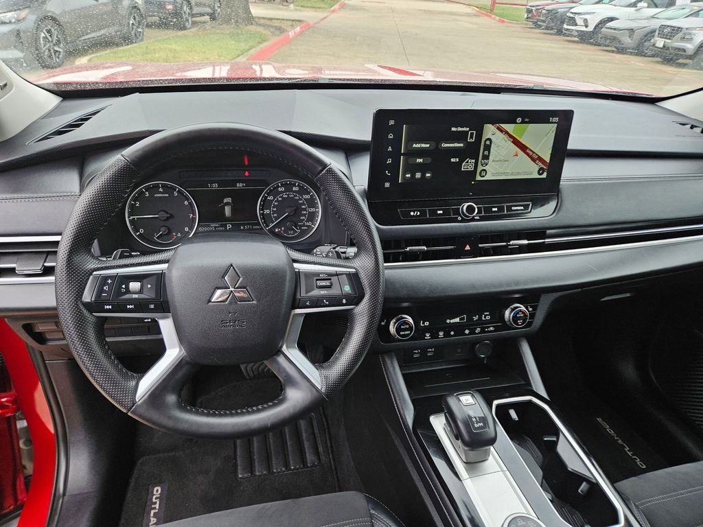 Thumbnail: 2025 Mitsubishi Outlander - 17