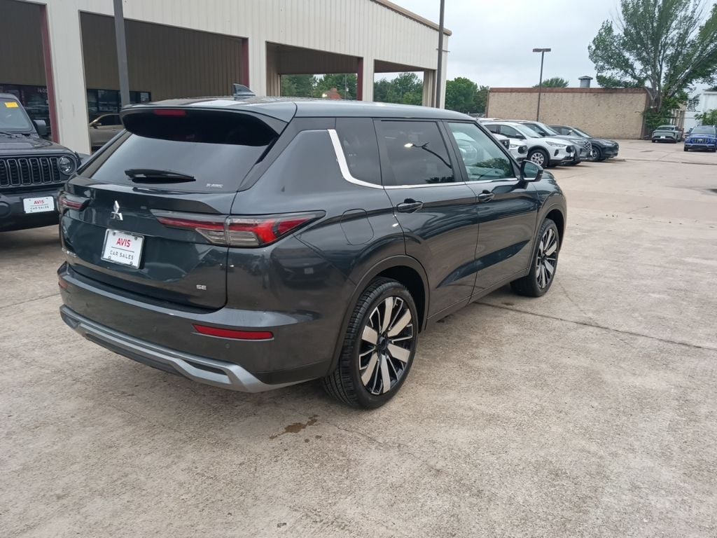 Thumbnail: 2025 Mitsubishi Outlander - 7