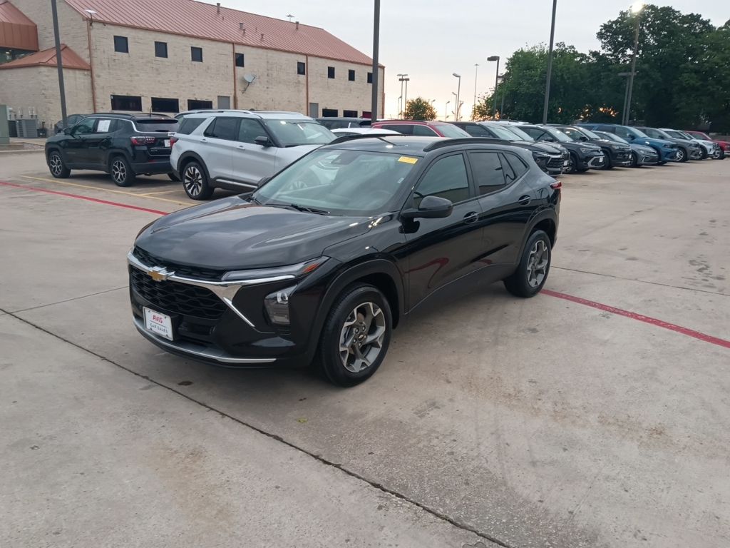 Thumbnail: 2025 Chevrolet Trax - 1