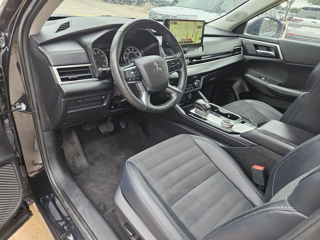 Thumbnail: 2025 Mitsubishi Outlander - 13