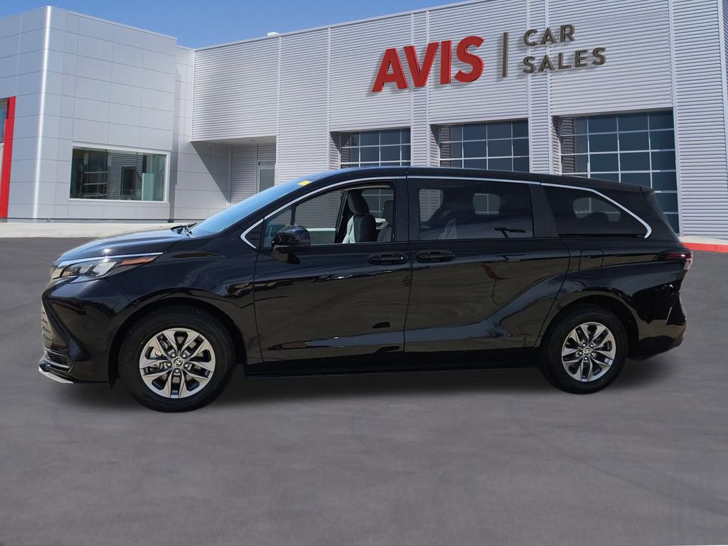 Thumbnail: 2025 Toyota Sienna - 2