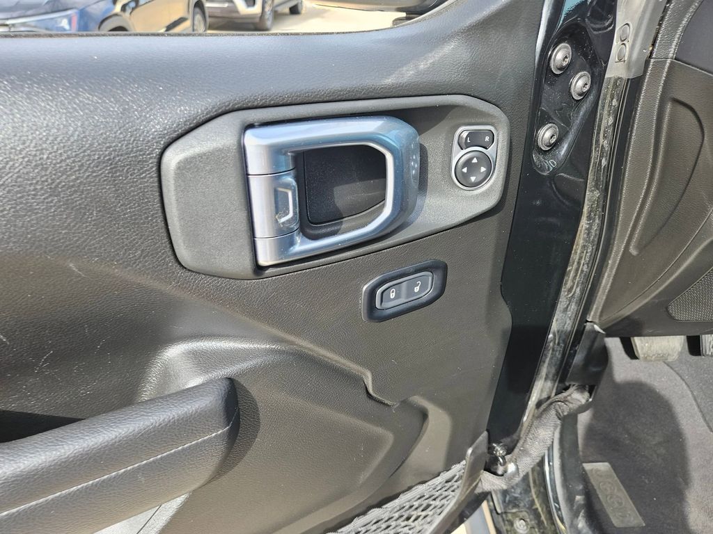 Thumbnail: 2025 Jeep Wrangler - 15