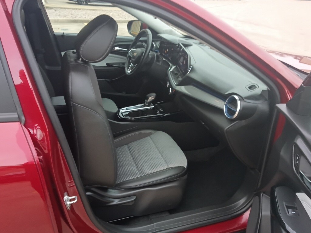 Thumbnail: 2025 Chevrolet Trax - 8