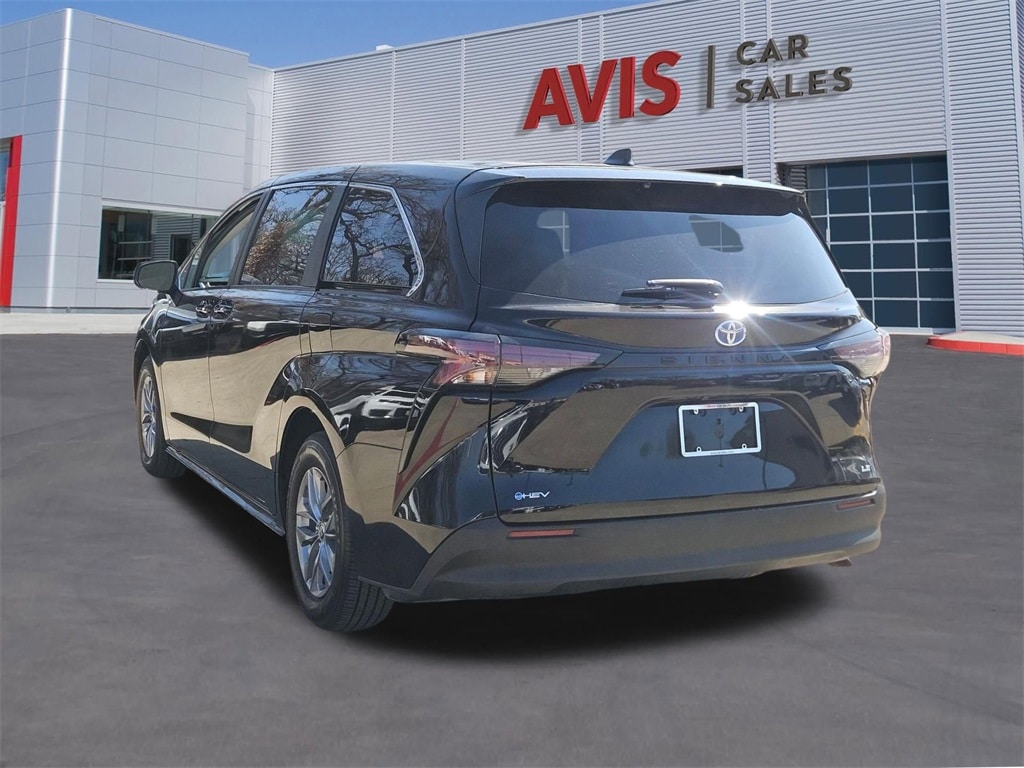 Thumbnail: 2025 Toyota Sienna - 3