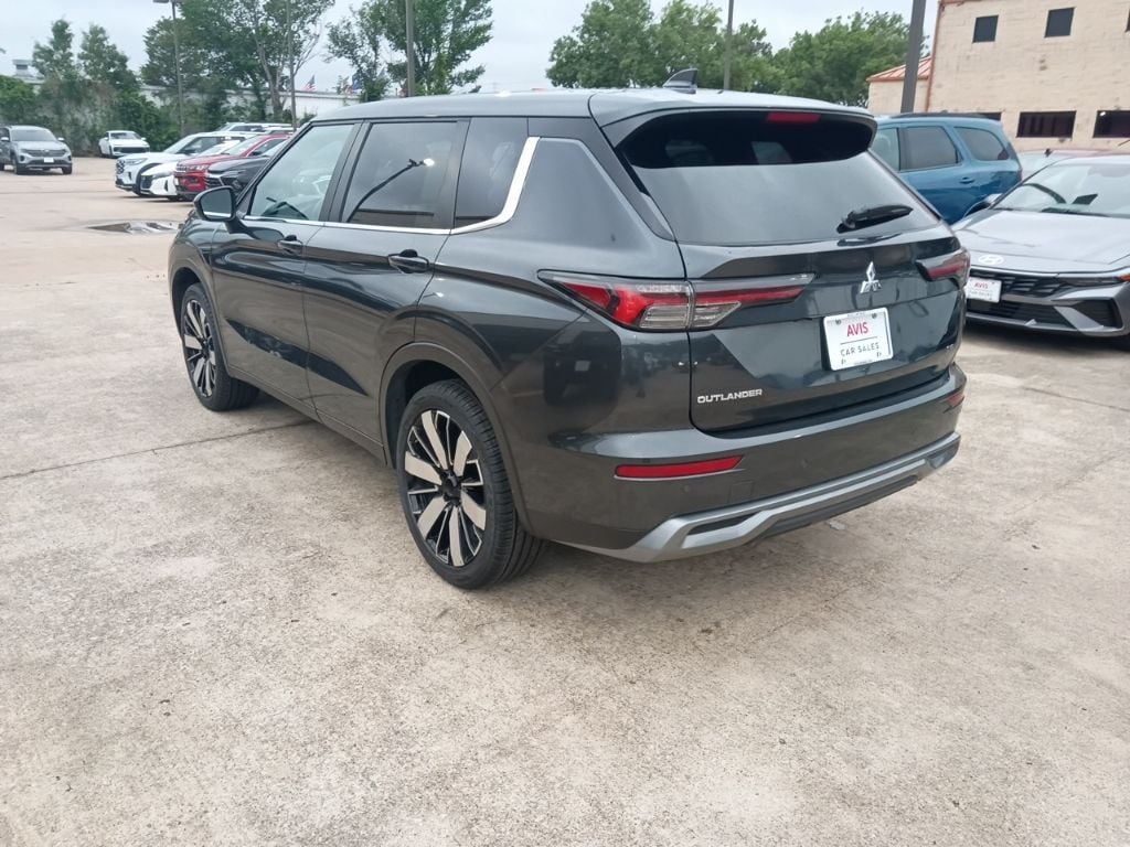 Thumbnail: 2025 Mitsubishi Outlander - 8