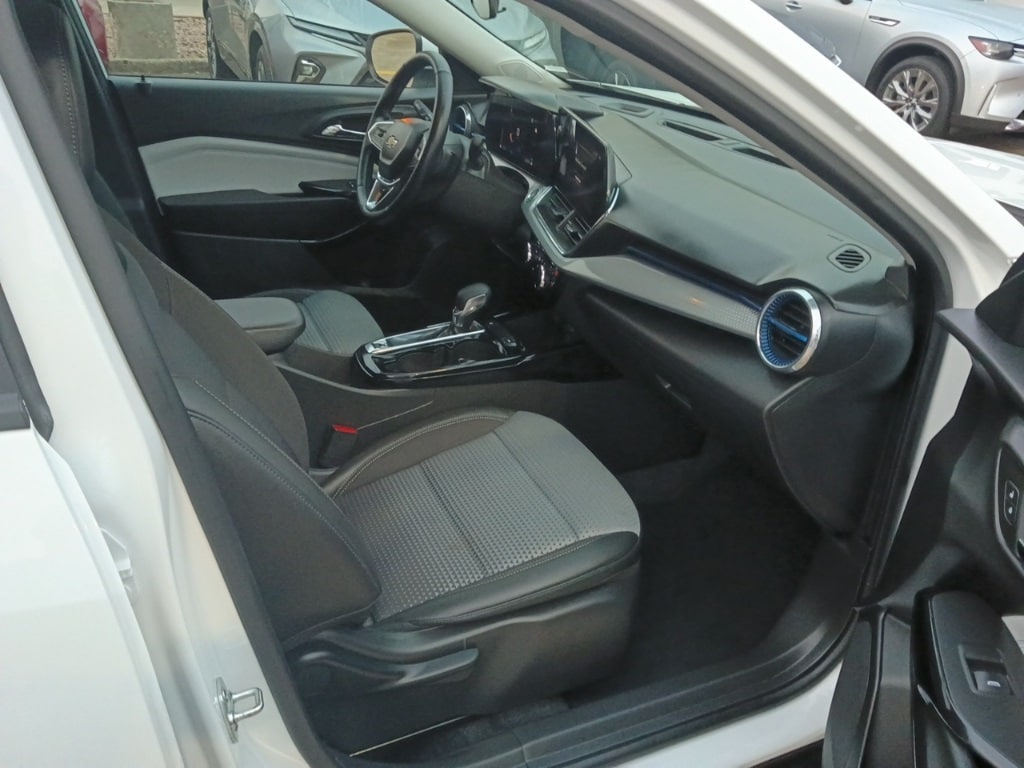 Thumbnail: 2025 Chevrolet Trax - 8