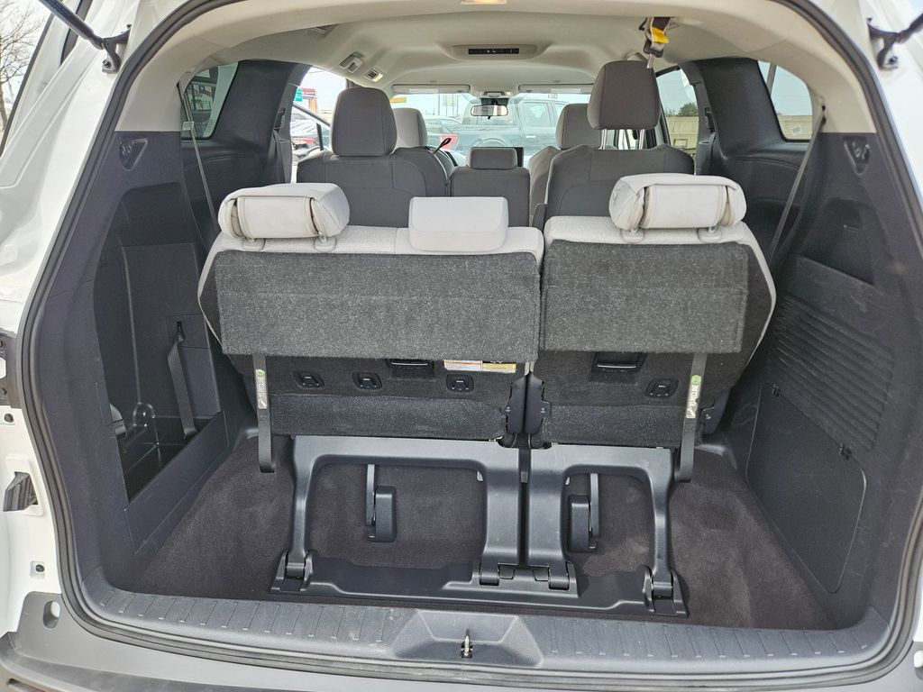 Thumbnail: 2025 Toyota Sienna - 24