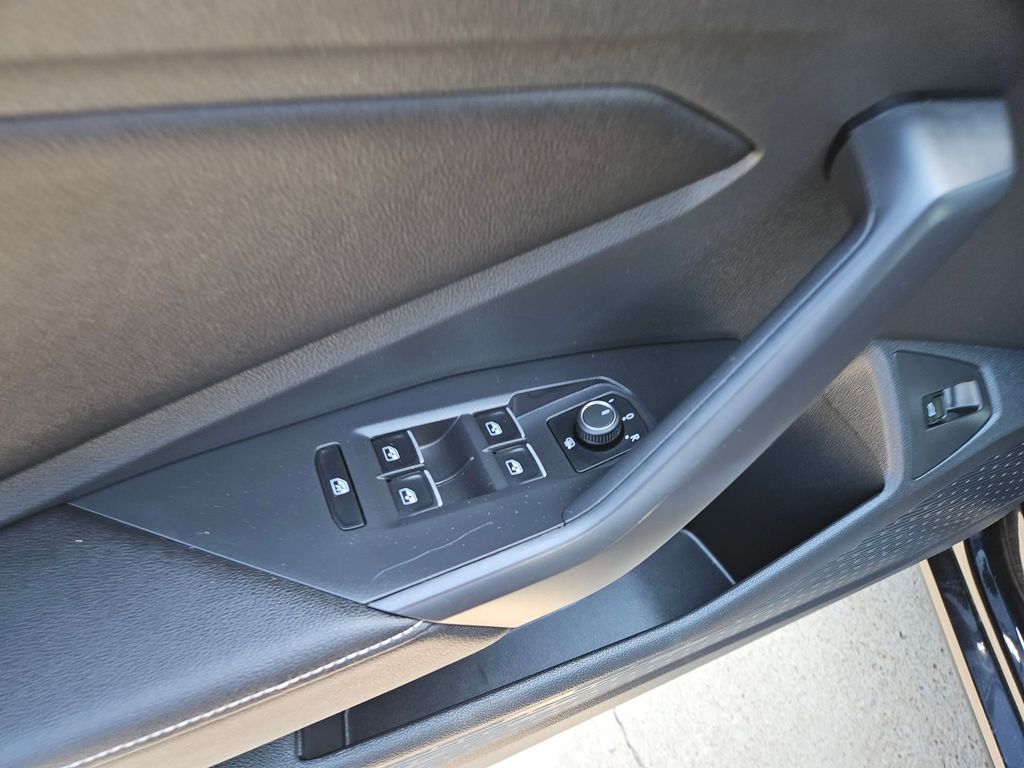 Thumbnail: 2025 Volkswagen Jetta - 15