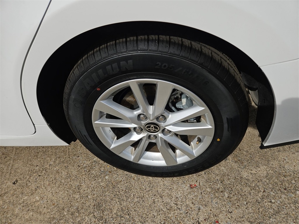 Thumbnail: 2025 Toyota Camry - 25