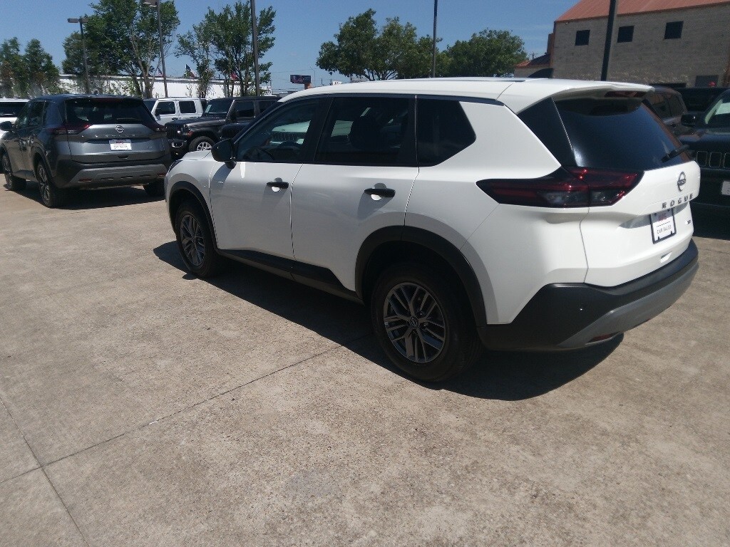 Thumbnail: 2023 Nissan Rogue - 4