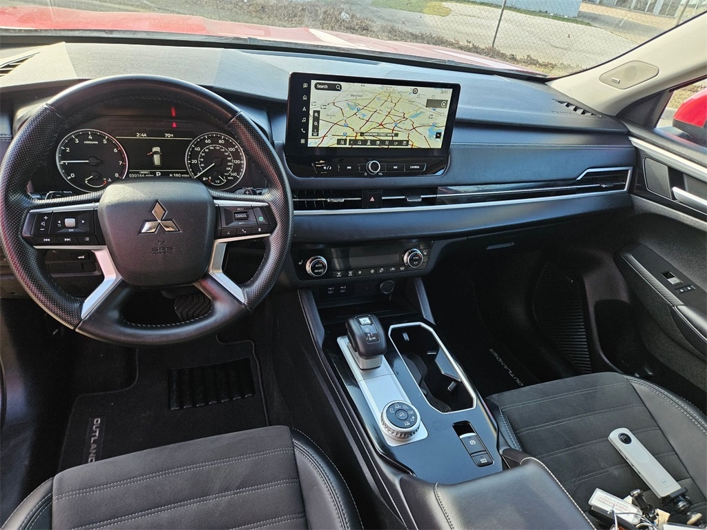 Thumbnail: 2025 Mitsubishi Outlander - 16