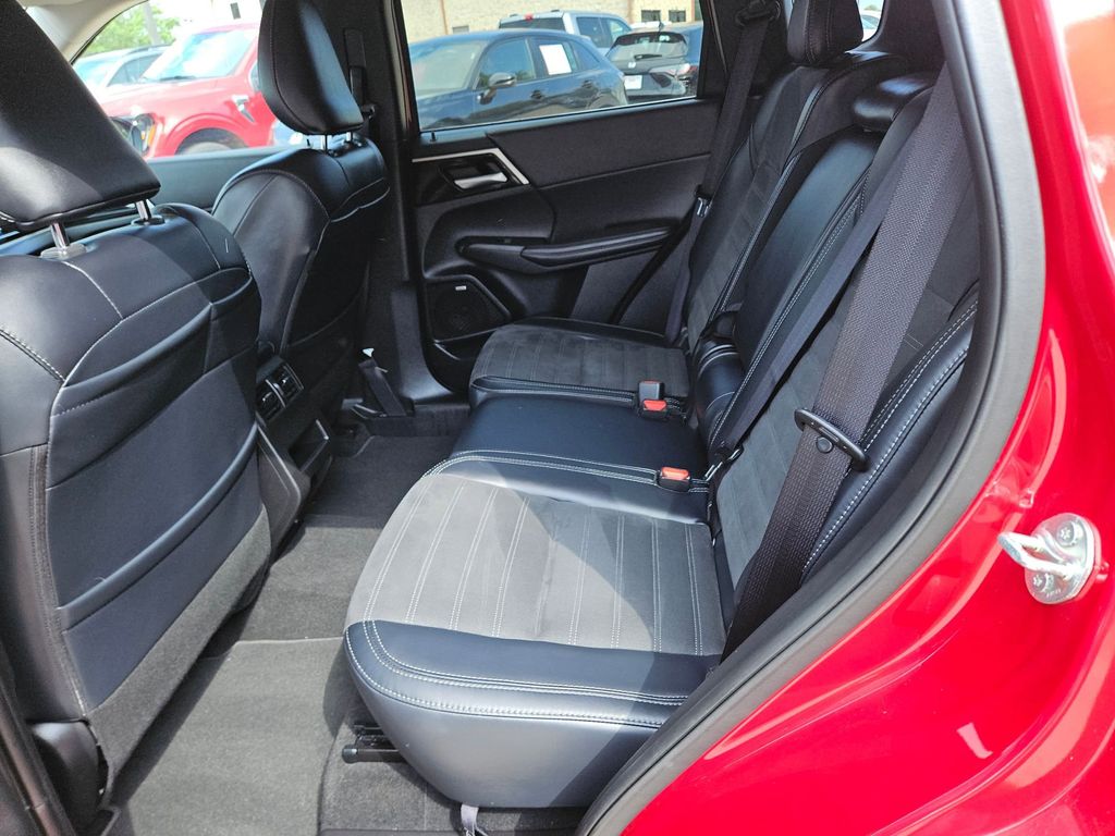 Thumbnail: 2025 Mitsubishi Outlander - 26