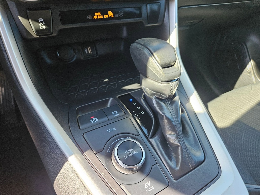 Thumbnail: 2025 Toyota RAV4 - 28