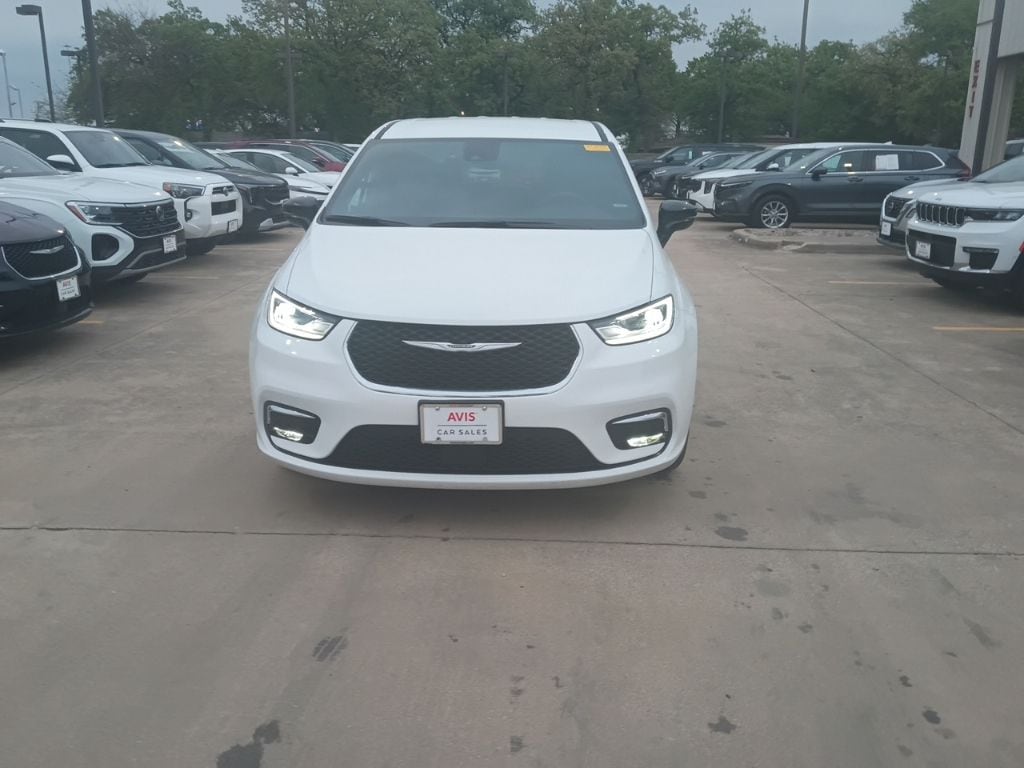 Thumbnail: 2025 Chrysler Pacifica - 5