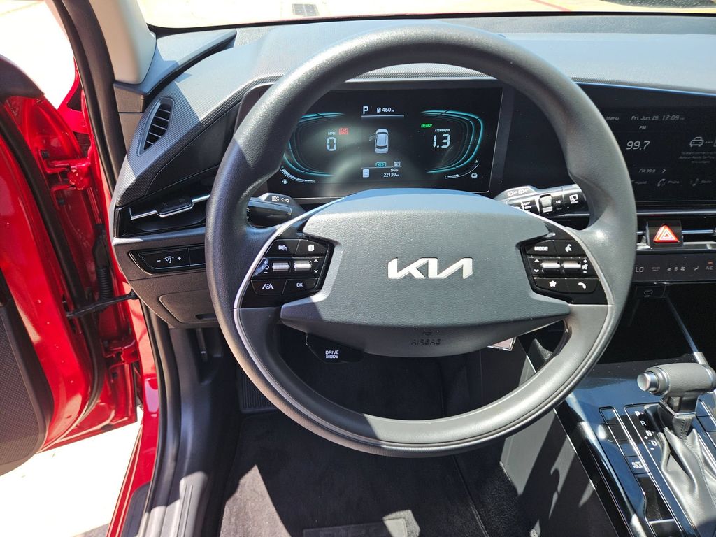 Thumbnail: 2025 Kia Niro - 18