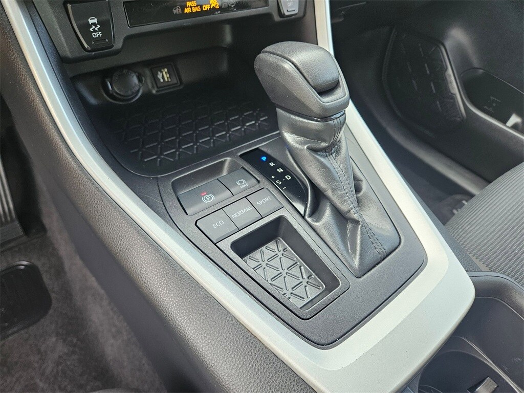 Thumbnail: 2024 Toyota RAV4 - 25