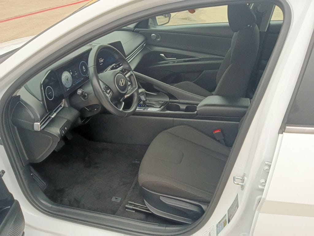 Thumbnail: 2025 Hyundai Elantra - 4