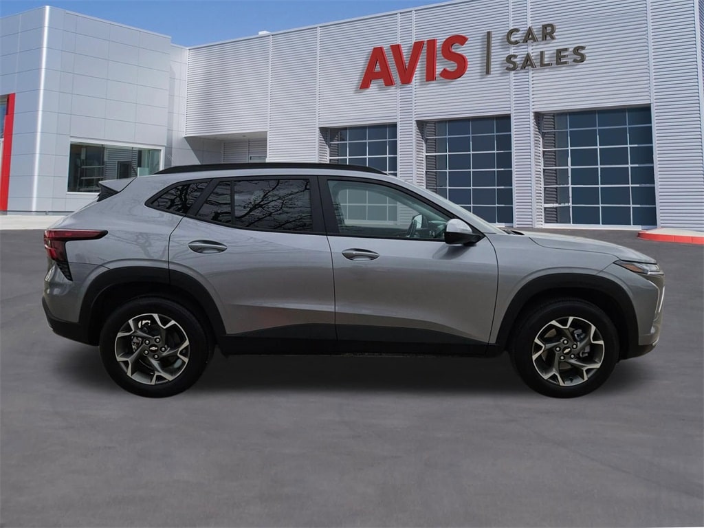 Thumbnail: 2025 Chevrolet Trax - 7