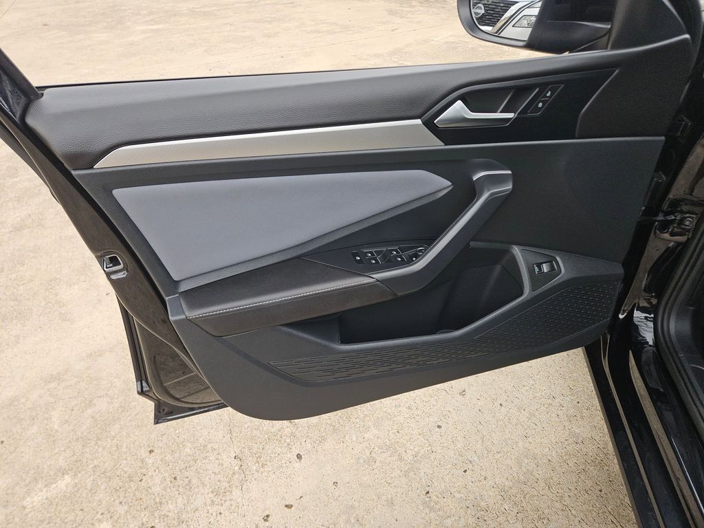 Thumbnail: 2025 Volkswagen Jetta - 14