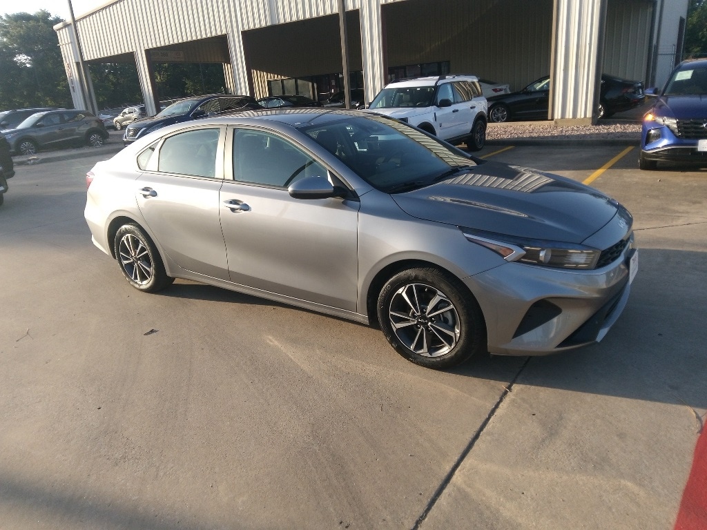 Thumbnail: 2024 Kia Forte - 8