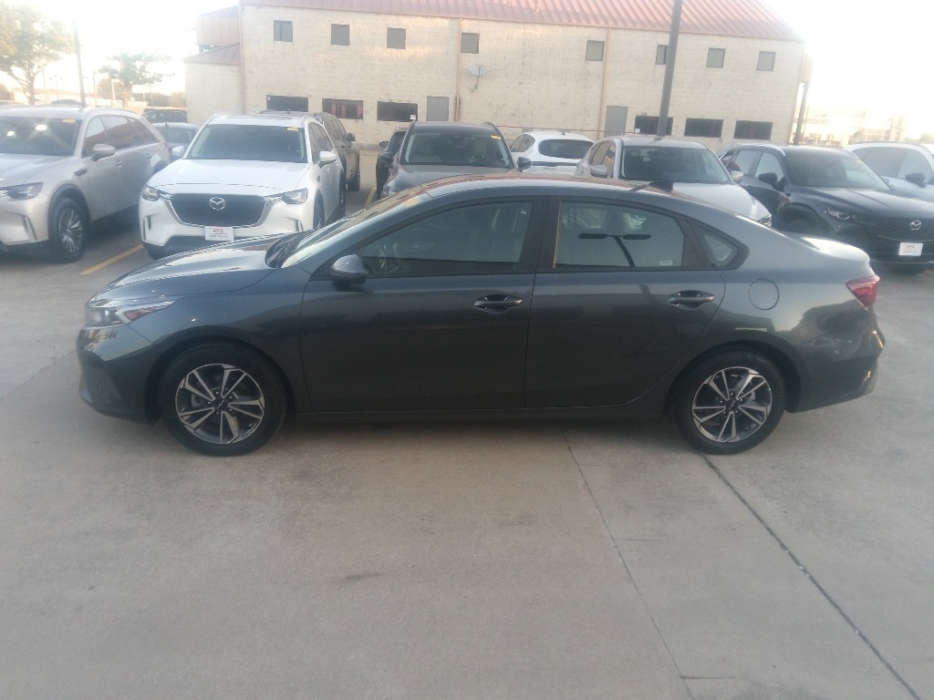Thumbnail: 2024 Kia Forte - 4