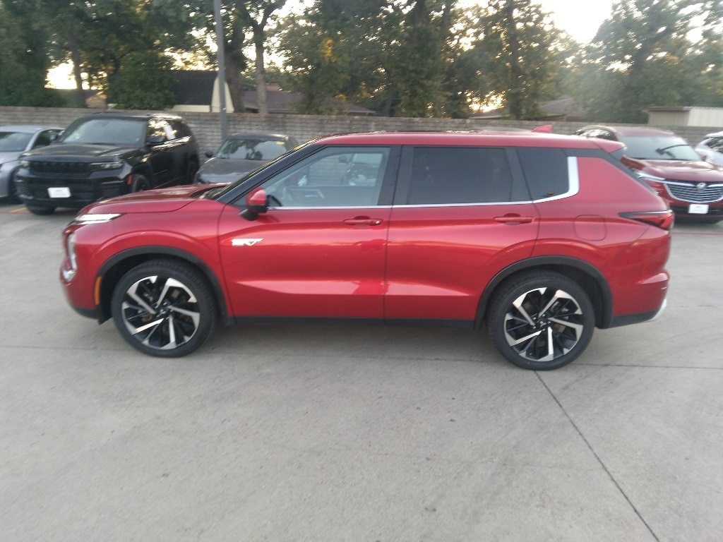 Thumbnail: 2023 Mitsubishi Outlander - 4