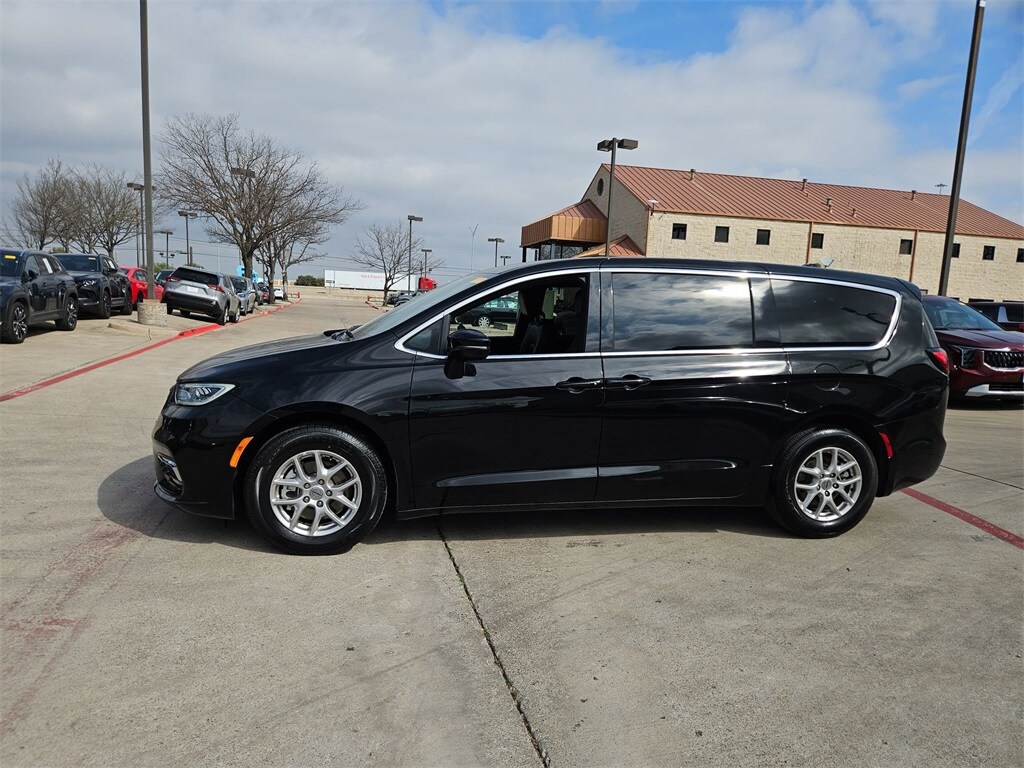 Thumbnail: 2025 Chrysler Pacifica - 2