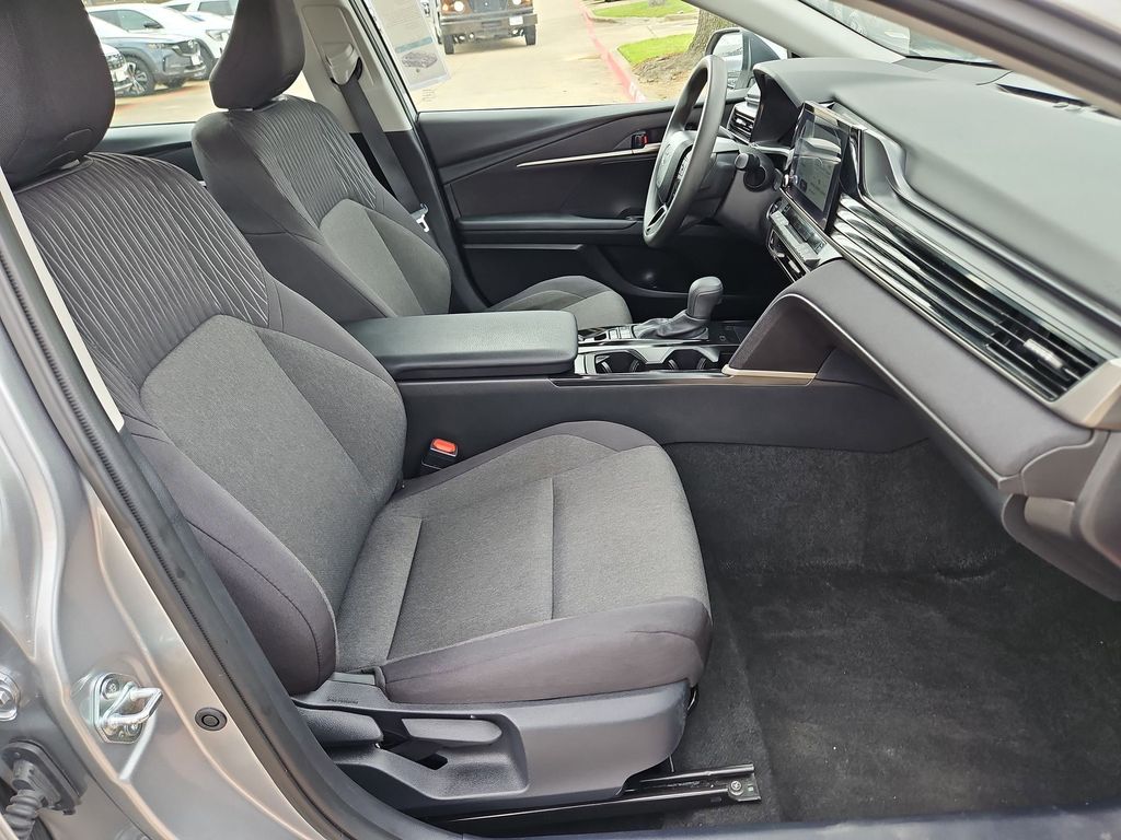 Thumbnail: 2025 Toyota Camry - 31