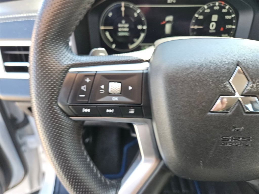 Thumbnail: 2023 Mitsubishi Outlander - 22