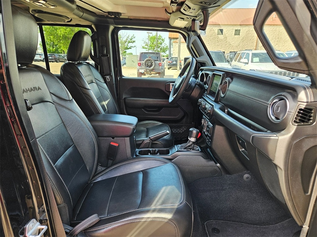 2023 Jeep Wrangler Sahara 31