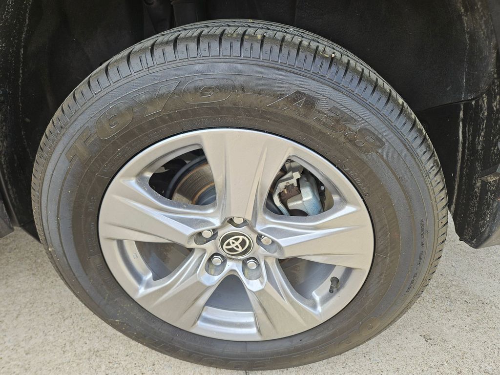 Thumbnail: 2025 Toyota RAV4 - 25