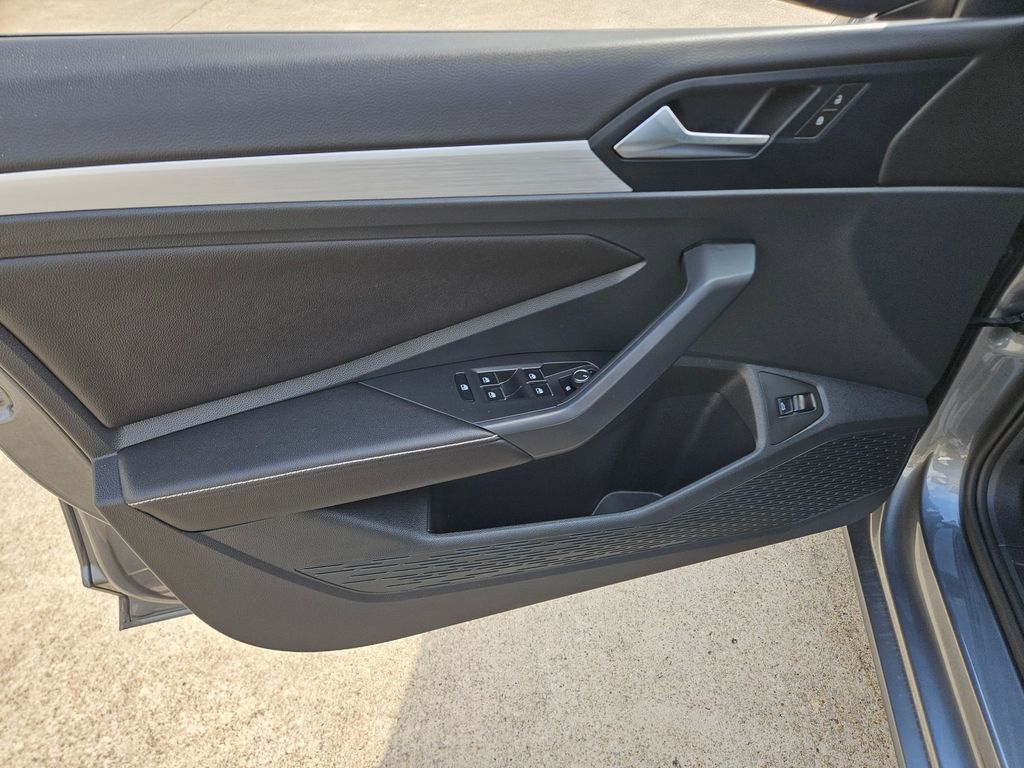 Thumbnail: 2025 Volkswagen Jetta - 14