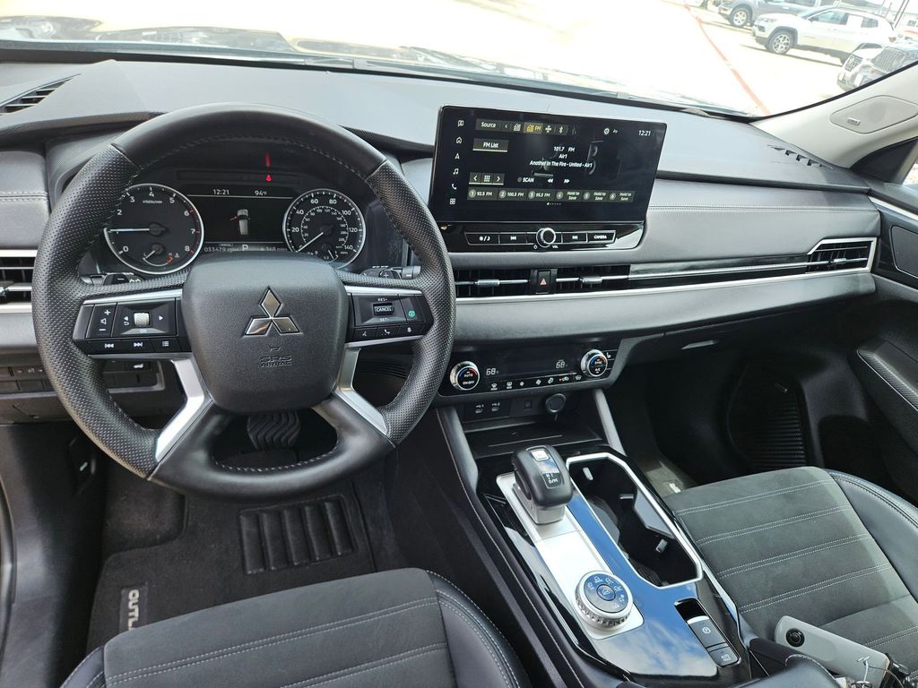 Thumbnail: 2025 Mitsubishi Outlander - 16