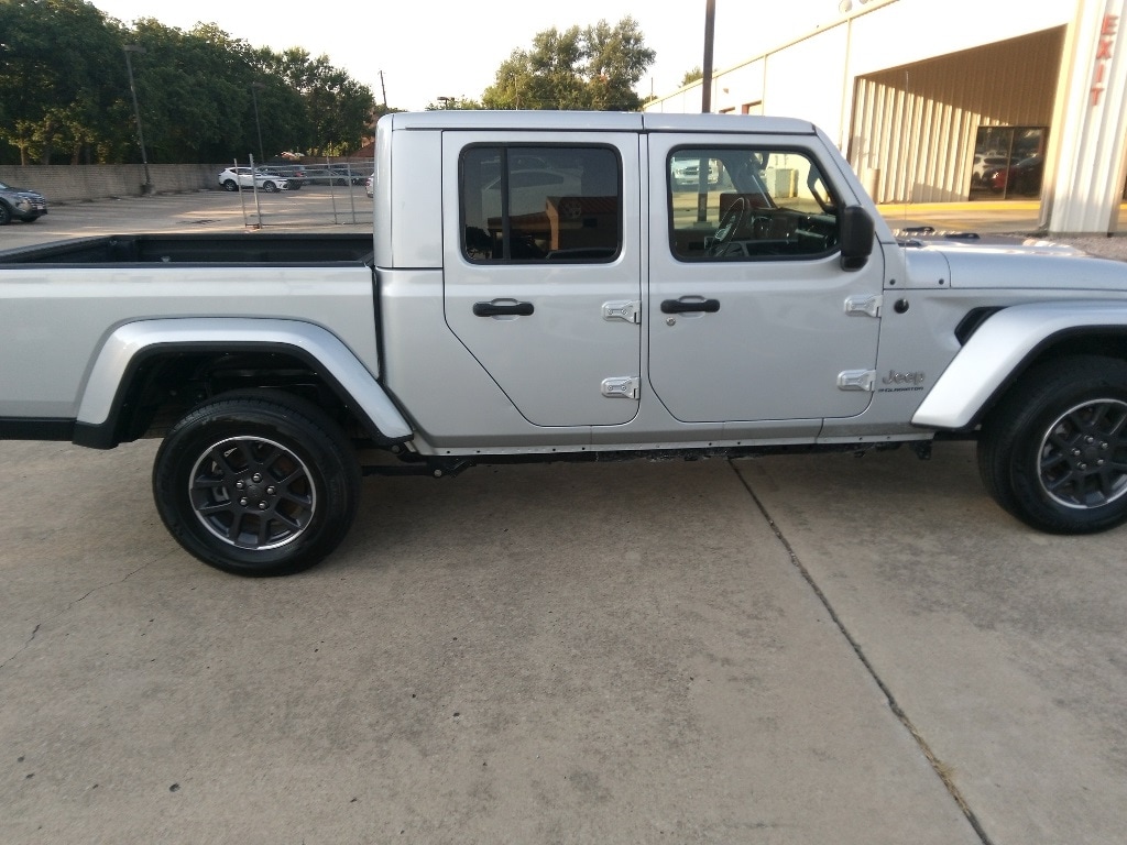 Thumbnail: 2023 Jeep Gladiator - 7