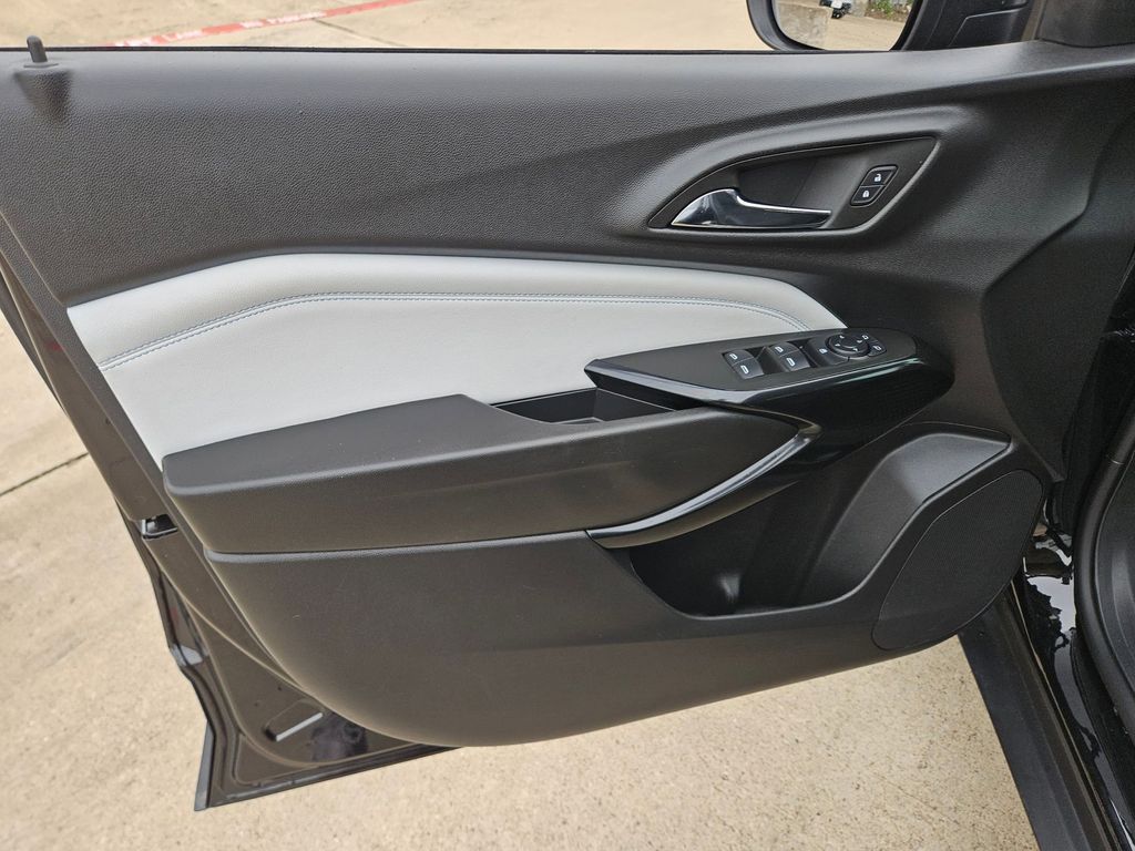 Thumbnail: 2025 Chevrolet Trax - 14