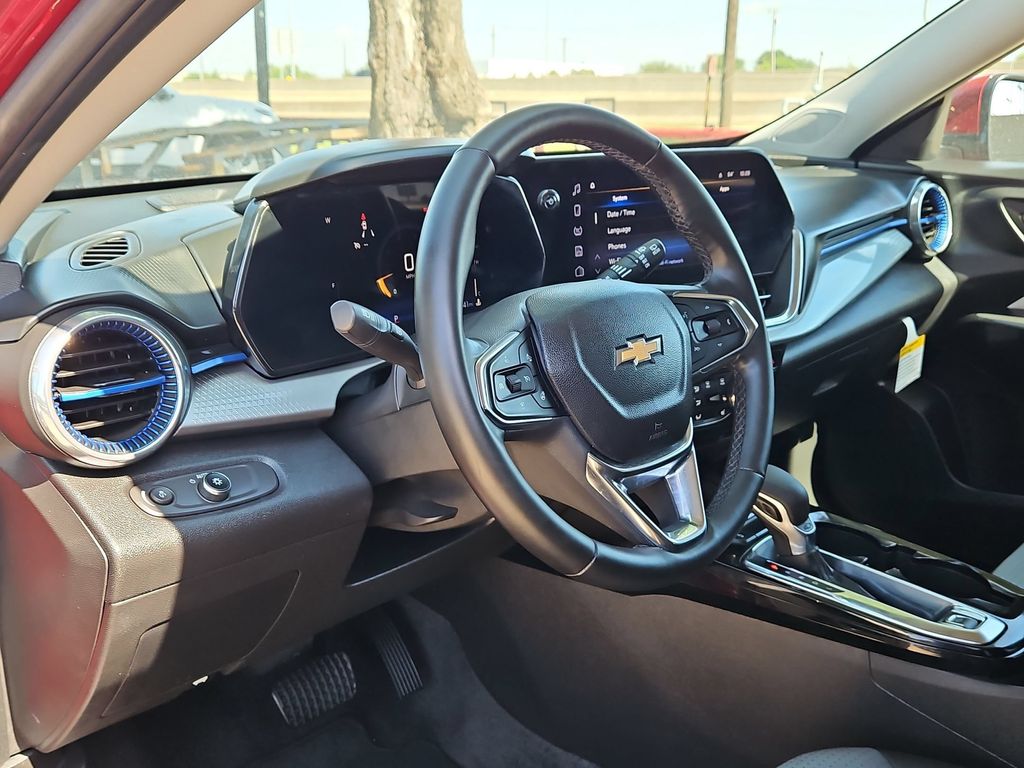 Thumbnail: 2025 Chevrolet Trax - 15