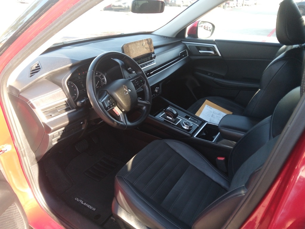 Thumbnail: 2024 Mitsubishi Outlander - 8