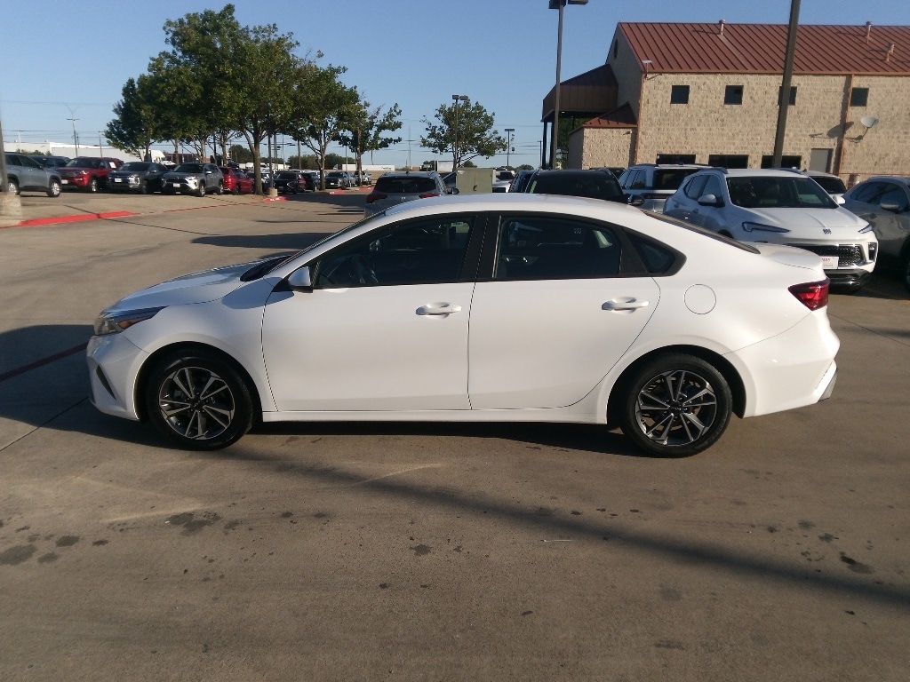 Thumbnail: 2024 Kia Forte - 4