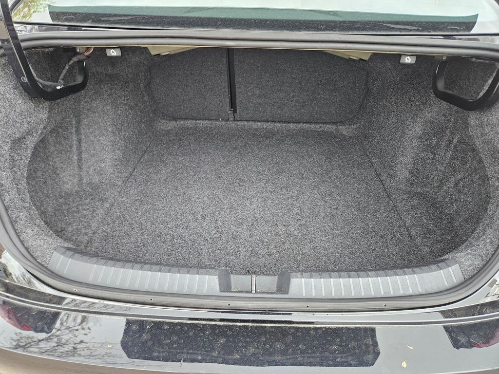 Thumbnail: 2025 Volkswagen Jetta - 24