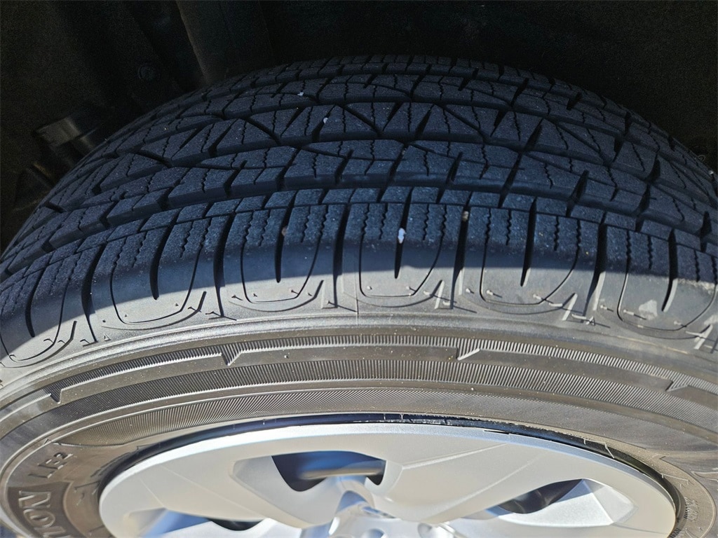 Thumbnail: 2025 Toyota RAV4 - 27